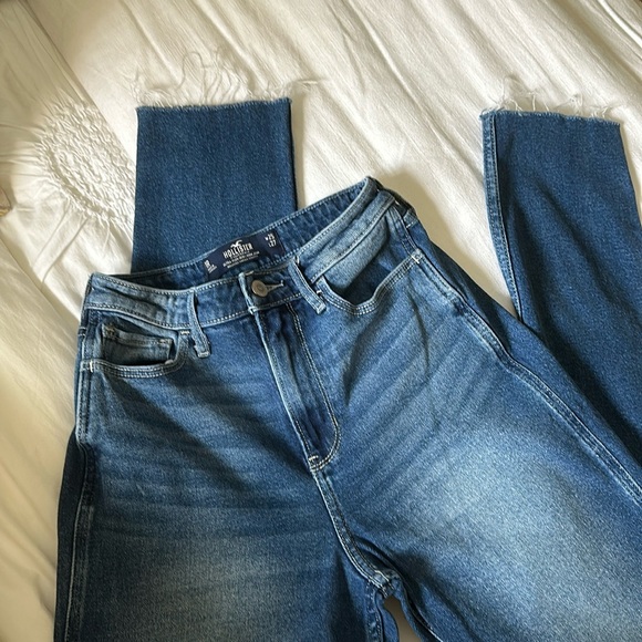 HOLLISTER ULTRA HIGH RISE MOM JEAN W25 L27 - Picture 8 of 8